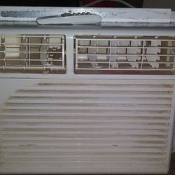 Air Conditioner 10,2000 Btu With Remote