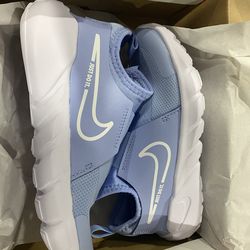 2y new kids Nike shoes