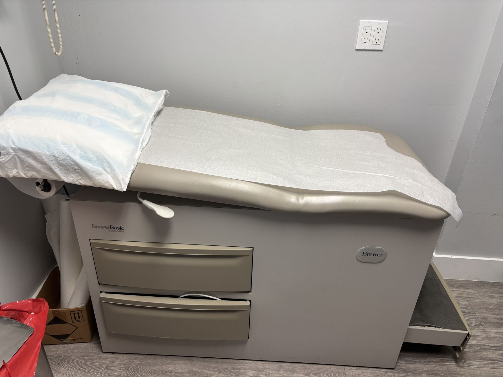 Brewer basic Medical Exam Table