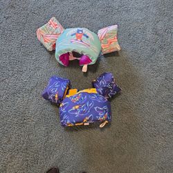 2 SPEEDO  SWIM LIFE VESTS BOTH $25 OR $16 EA SEE DESCRIPTION 
