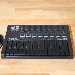 Arturia MiniLab MkII Mini Hybrid Keyboard Controller