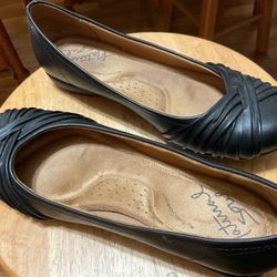   BLACK COMFY FLATS Size 7M