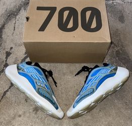 Yeezy 700 “Arzareth” 🥶