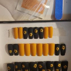 Sunflower acrylic nails