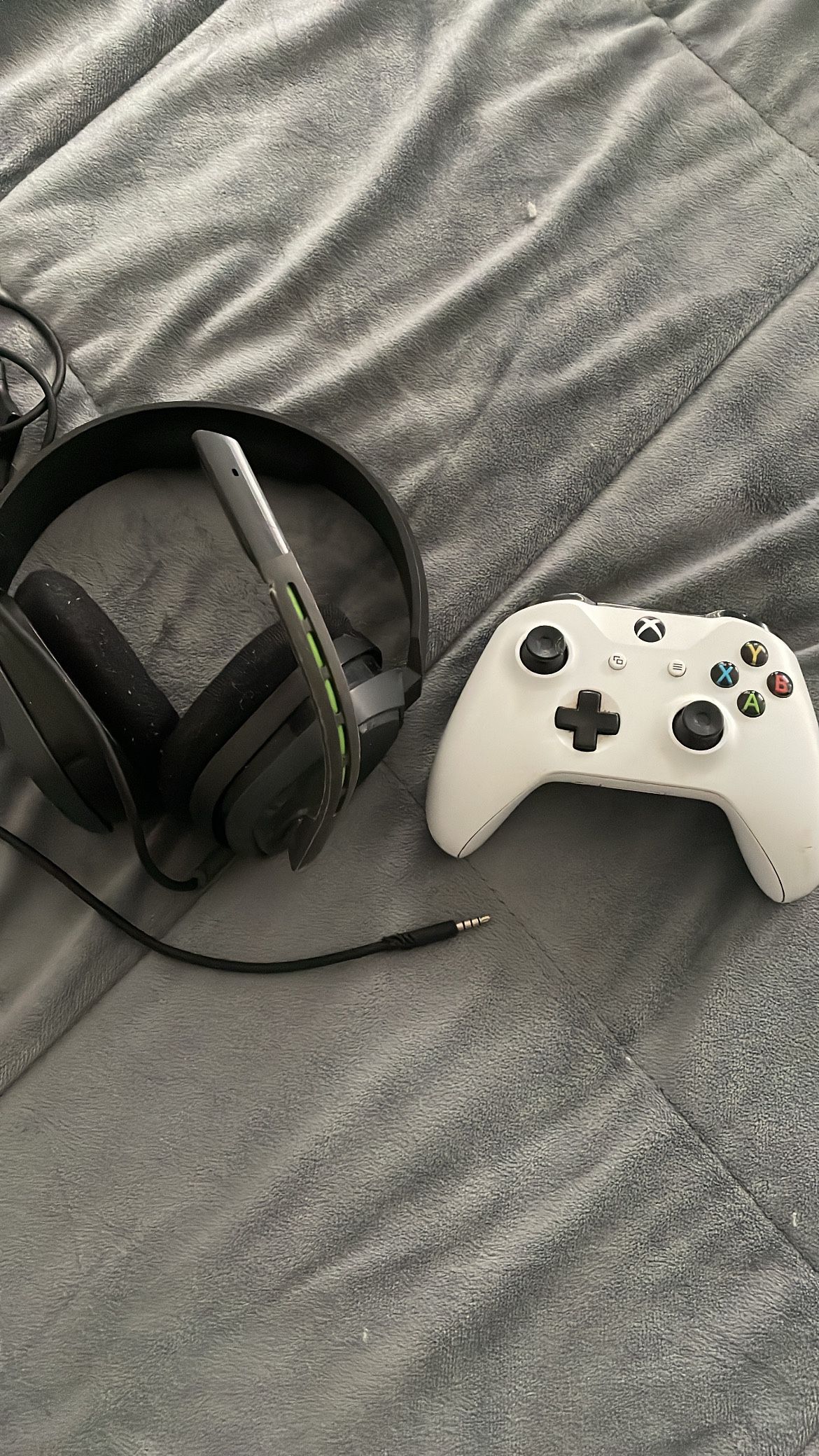 Gaming Head Set And Xbox Controller 