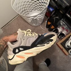 Yeezy Wave Runner Size 9.5