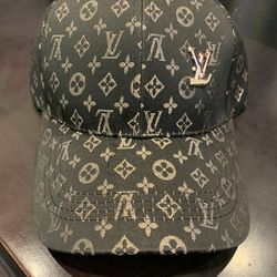 LV Gold And Black Hat 