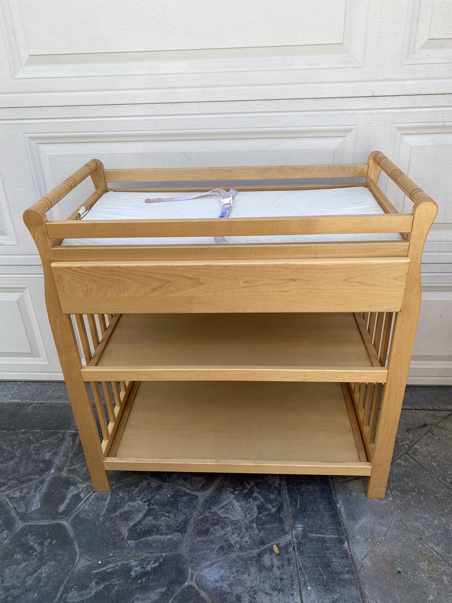 Maplewood changing table with pull out drawers and shelves. $30 measurements 35L by 19 W 5 36H.