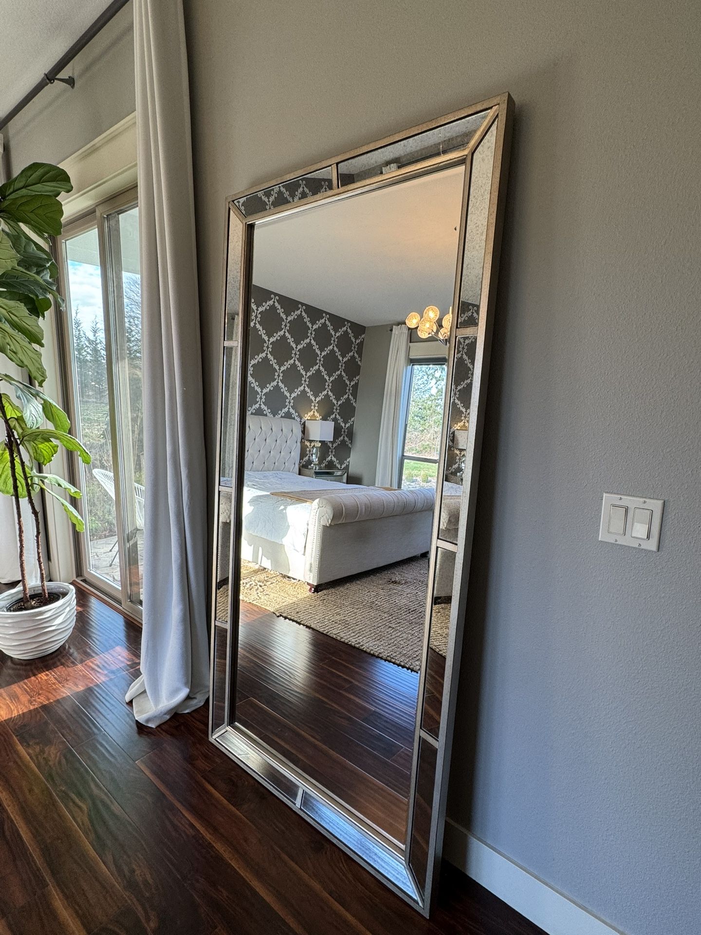 Pulaski Farrah Floor Mirror