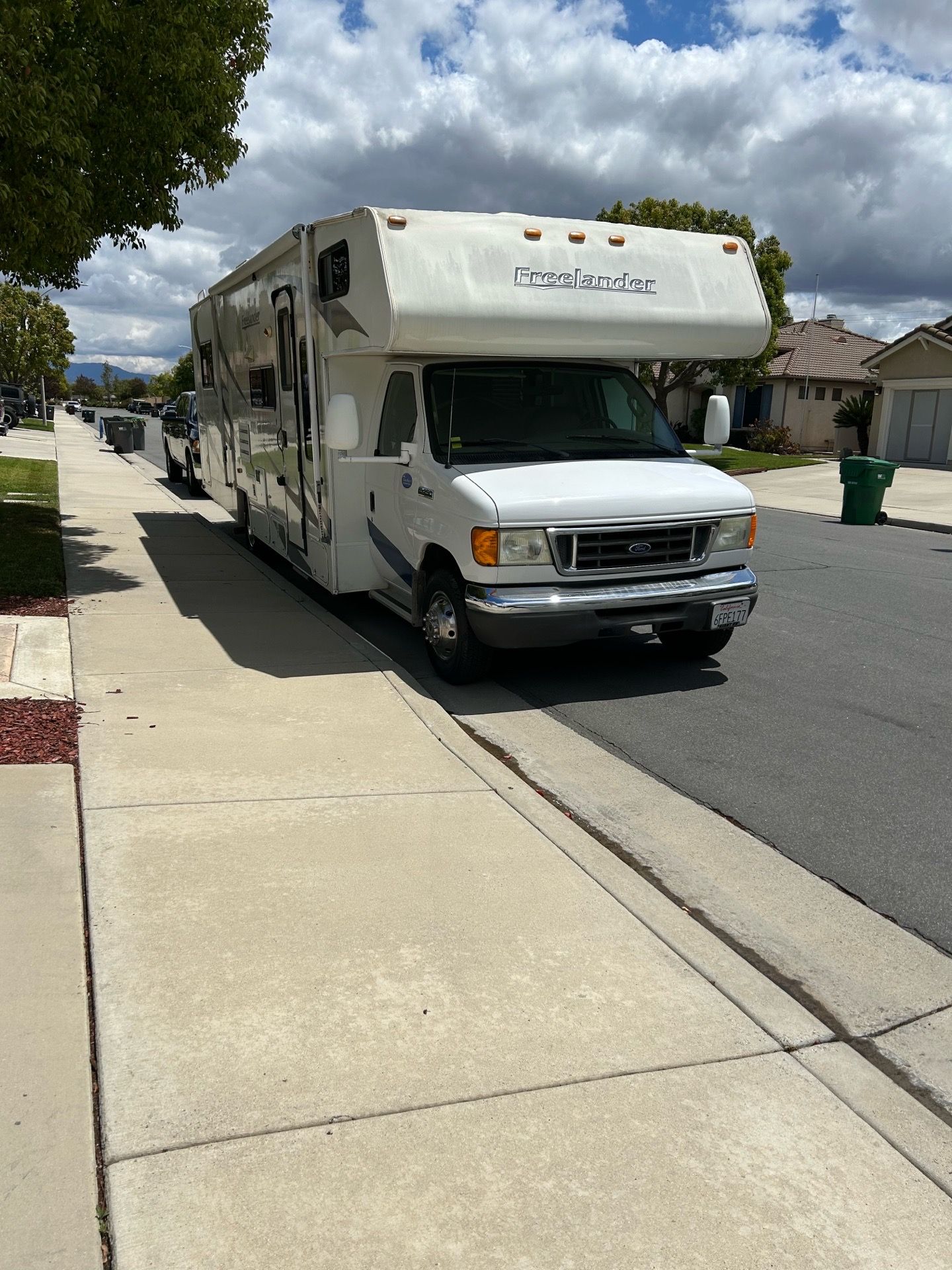 2008 Coachmen Freelander RV – Low Miles, Runs Great!