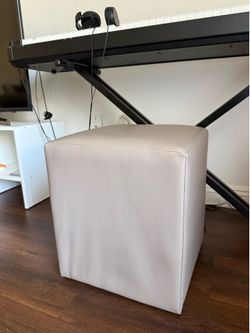 Ottoman (leather)