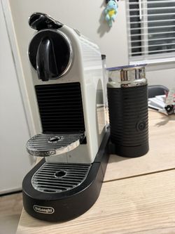 De'Longhi Nespresso Citiz Coffee Machine with Aeroccino Milk Frother