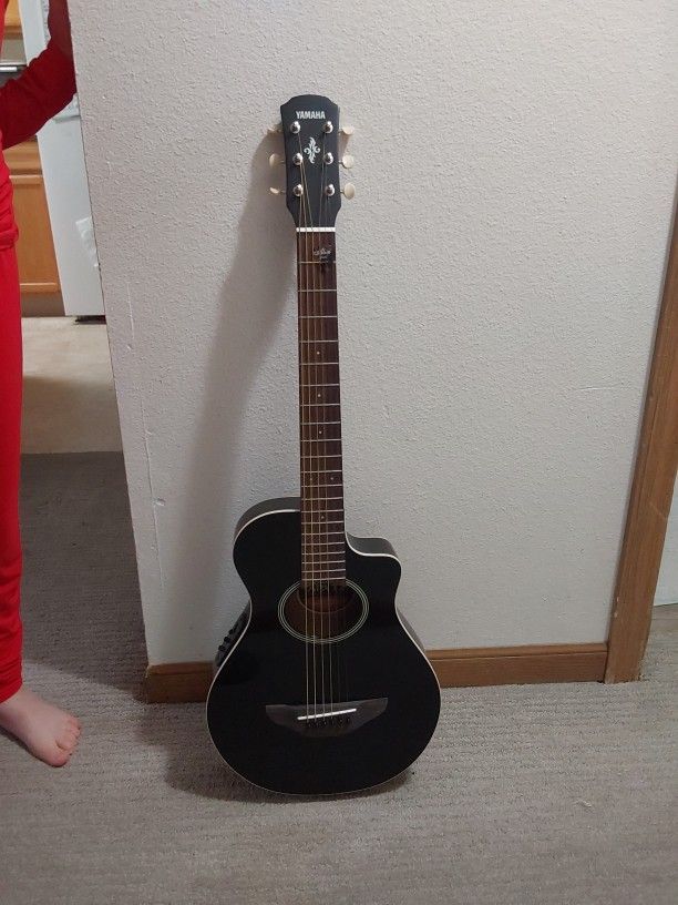 Yamaha Travel Guitar