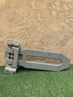 2022-2025 RIVIAN R1T REAR RIGHT GEAR TUNNEL DOOR BRACKET HINGE OEM