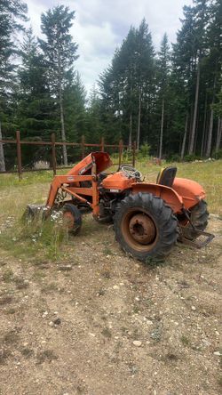 Old tractor -pending