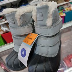 New Snow Boots Size 6