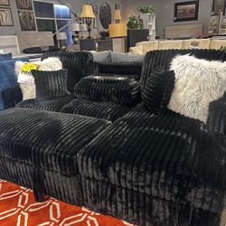 Sleeper Sofa! $699! Easy Financing! 🚨🤍🧡 
