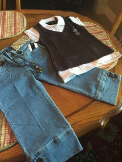 Cute, size 10 denim Capris w/ brown & white shirt/ sweater combo. Young girls size. Brand new w/ tags!