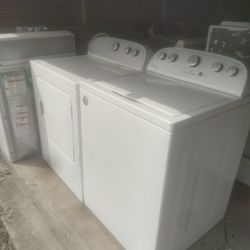 Whirlpool Washer And Electric Drayer Dryer 