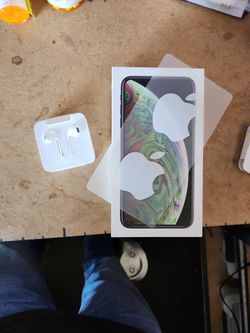 iPhone Ear Pods With Lightning Connector 