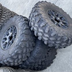 canam can am Maverick Maxxis tires on wheels 30x10-14
