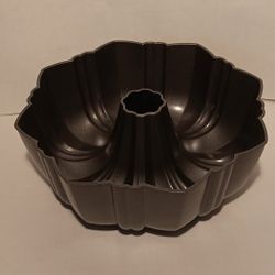 Wilton bundt cake pan $8 FIRM