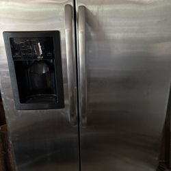 GE Refrigerator- Needs Part 