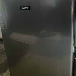 Sanyo 2.5 Ft