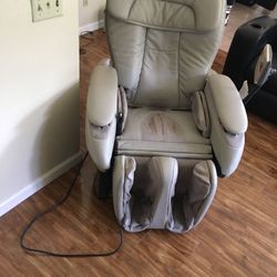 Luxury full body massage chair (arms too)
