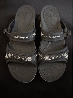 *Like New* Gold Pigeon walking sandals