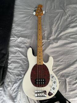 Sterling by Music Man StingRay Classic RAY24CA Bass Olympic White