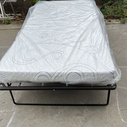 Camita 38” Nueva  Incluye Colchon De Esponja 
