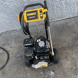 Pressure Washer Dewalt By Honda 3600psi Like New $460