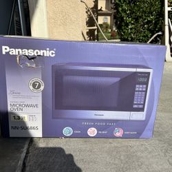 Panasonic Microwave Oven 1.3CU. FT. for Sale in Alta Loma CA