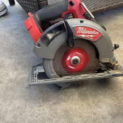 Milwaukee Brushless Saw M18