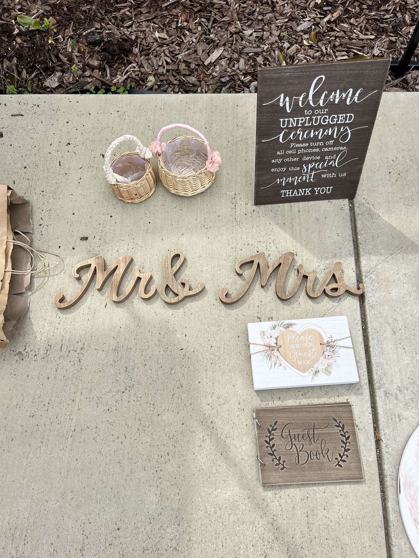 Wedding Signs And Flower Baskets 