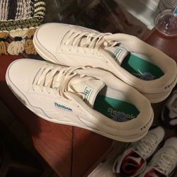 Reebok Size 10 Casual Sneakers 