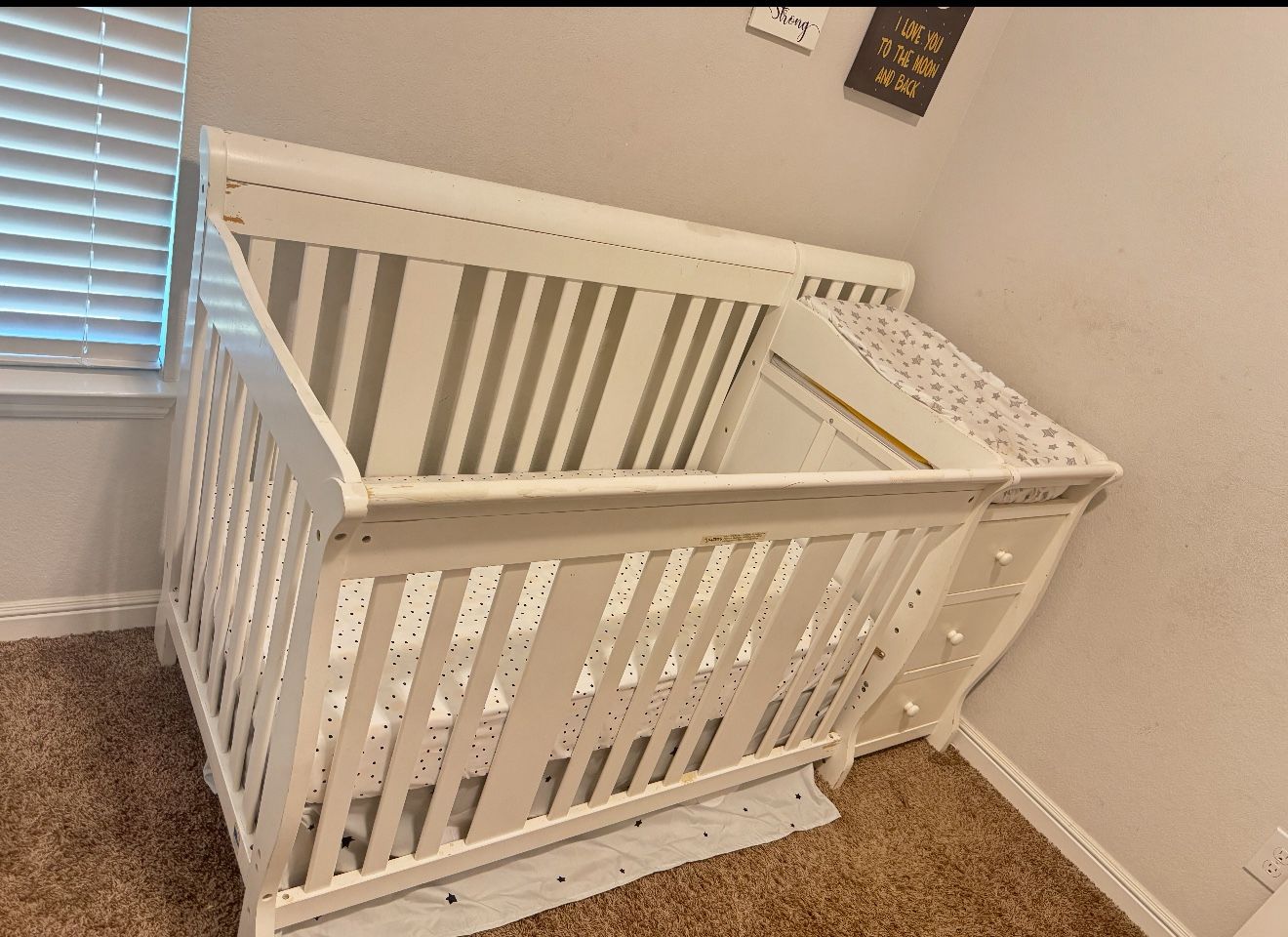 Baby Crib with changing Table