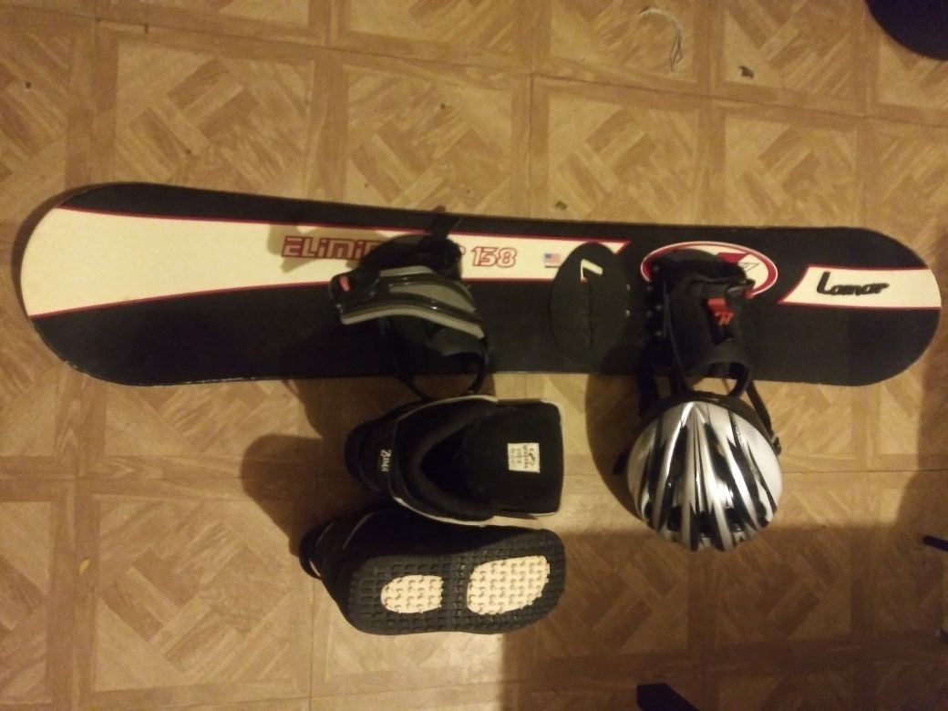 Lamar 158 snowboard & Zuma boots with helmet