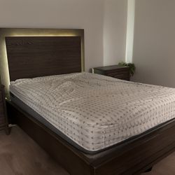 Kincaid Cascade Bed W/LED (Queen) 