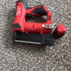 Pistola De 23 Ga  Milwaukee 