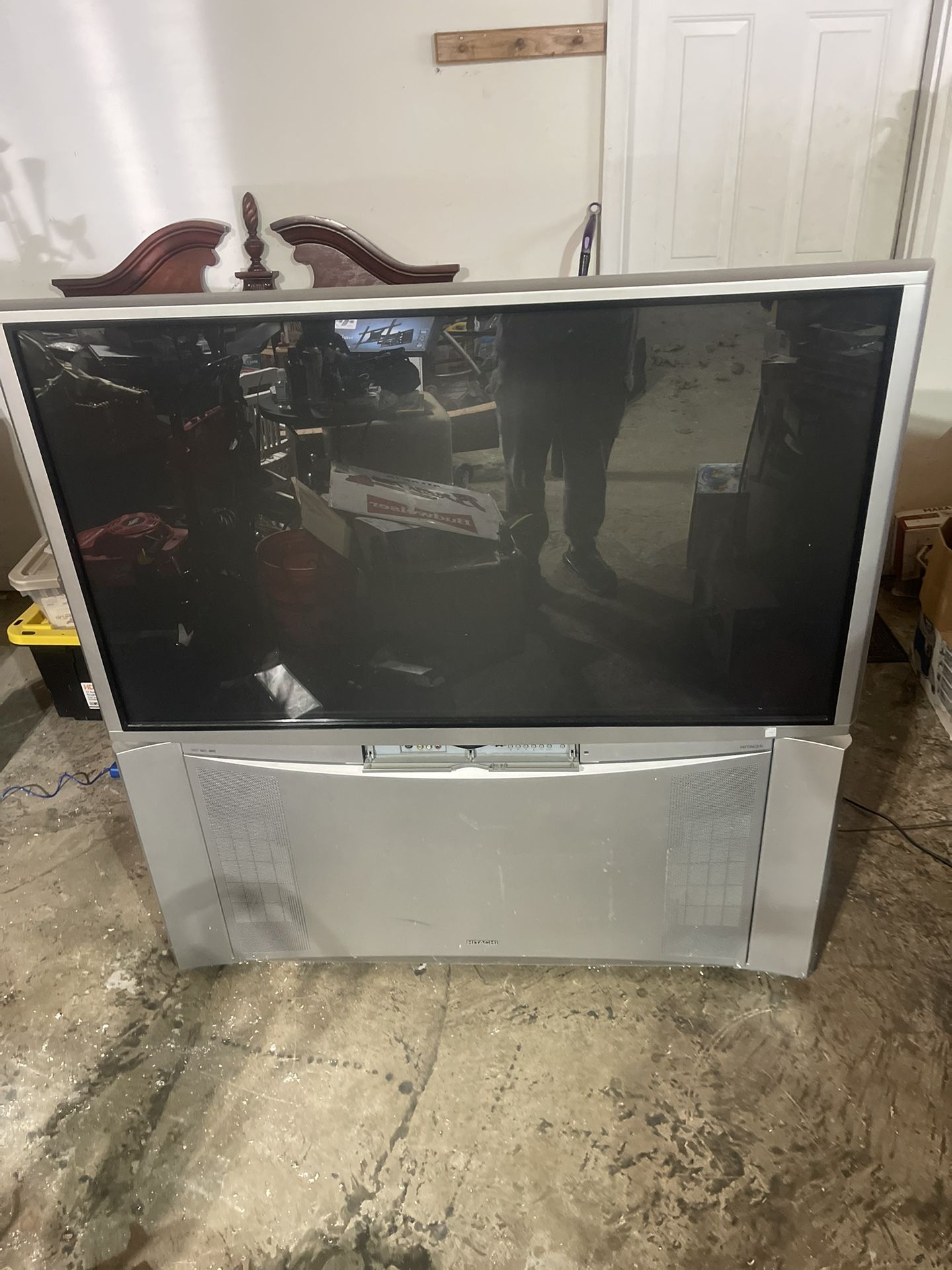 Hitachi 51F510 Rear Projection Television Receiver 51 Inch