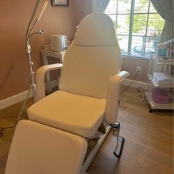 Esthetician / Tattoo chair 