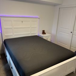 White Modern Queen Bed Frame w/ Storage & Matching Nightstand