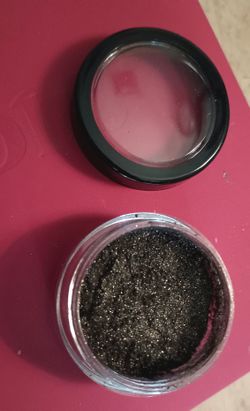 MINERAL EYE SHADOW.