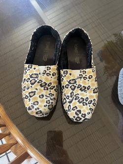 $20 Womens Toms Sz 8