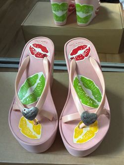 Pink wedges