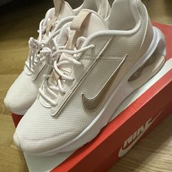 Nike Air Max Shoes Size 7.5 Woman Light Soft Pink with Shimmer