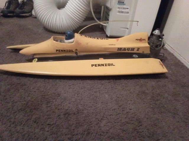 Gas Powered RC Vintage Pennzoil Speed Boat