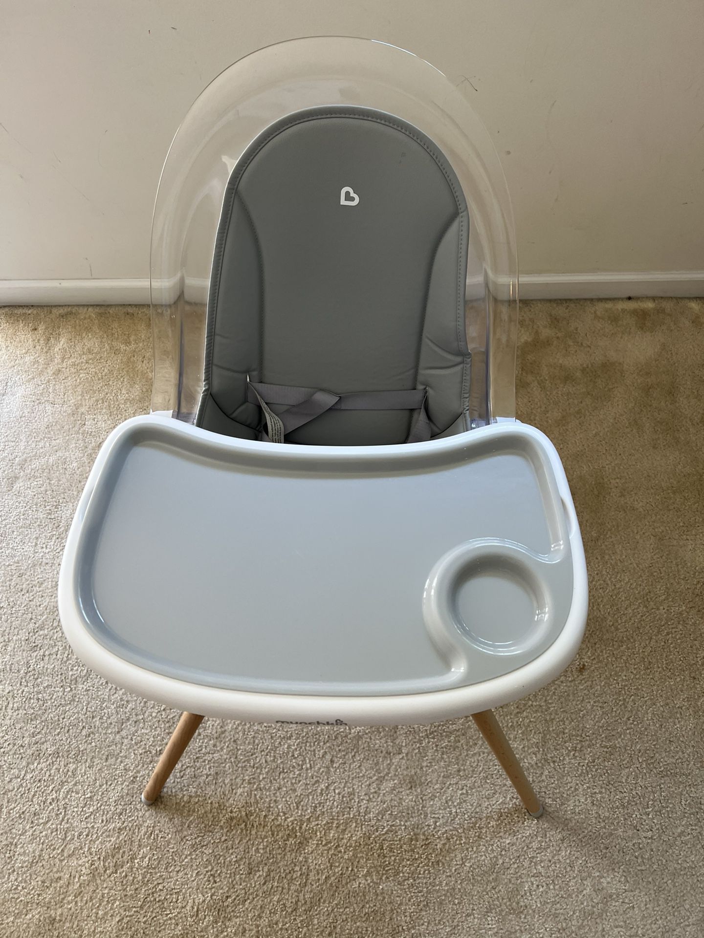 Munchkin Cloud Baby High Chair with 360° Swivel - Clear
